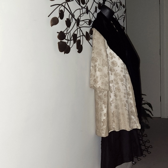 Very Vintage Gold Swing Coat-Black Velvet and Gold Damask - Picture 6 of 7